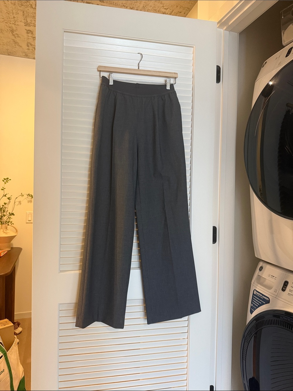 Aritzia Babaton Charcoal Gray Wide-Leg Trousers with Elastic Waist
